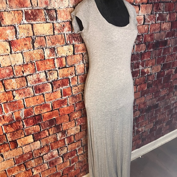 Women’s Dress - Picture 2 of 9